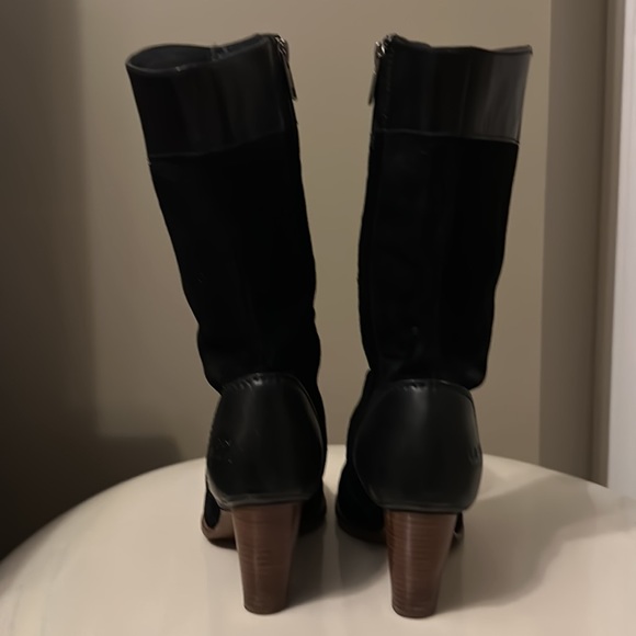 Ugg Suede Boot - Picture 4 of 6